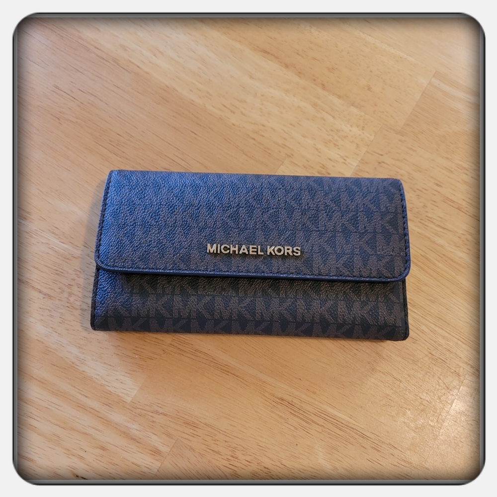 EUC Michael kors Brown Jet Set Trifold Wallet